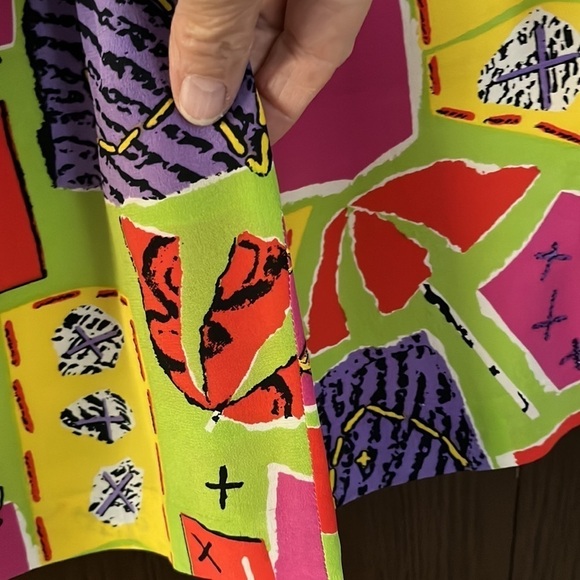 SK & Company silky, wild patterned skirt. Size 10. Fully lined and zipper back. - Picture 4 of 9